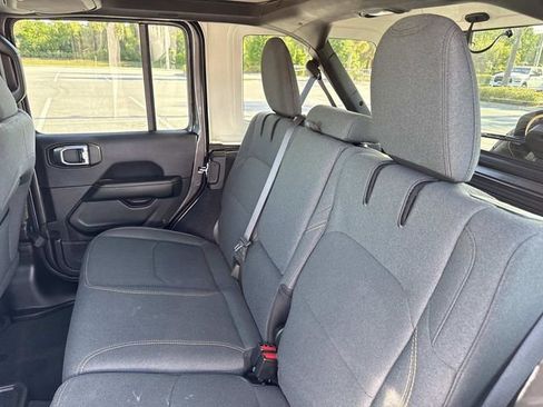 Used 2025 Jeep Wrangler Unlimited Sahara image 11