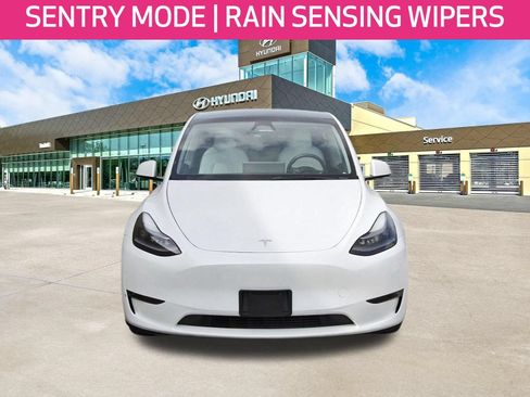 Used 2023 Tesla Model Y Long Range AWD/4WD image 2