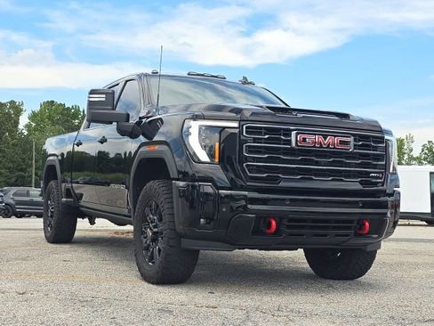 Used 2025 GMC Sierra 2500 AT4 AWD/4WD image 7