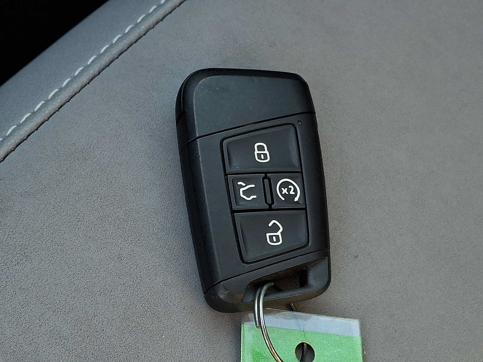 Used 2024 Volkswagen Taos SE w/ Panoramic Sunroof Package FWD image 24