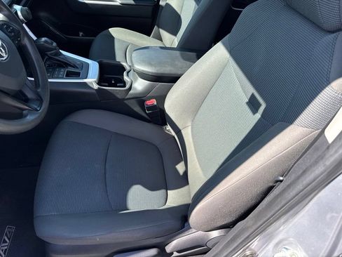 Used 2022 Toyota RAV4 LE w/ Carpet Mat Package (TMS) AWD/4WD image 15