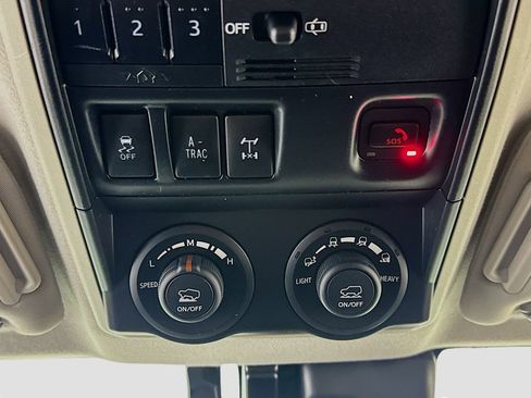 Used 2020 Toyota 4Runner TRD Off-Road Premium AWD/4WD image 15