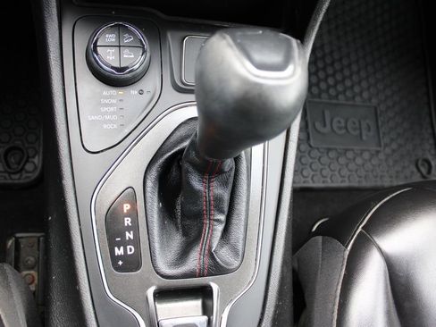 Used 2021 Jeep Cherokee Trailhawk w/ Comfort/Convenience Group image 30