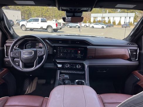 Used 2025 GMC Sierra 1500 Denali Ultimate image 8
