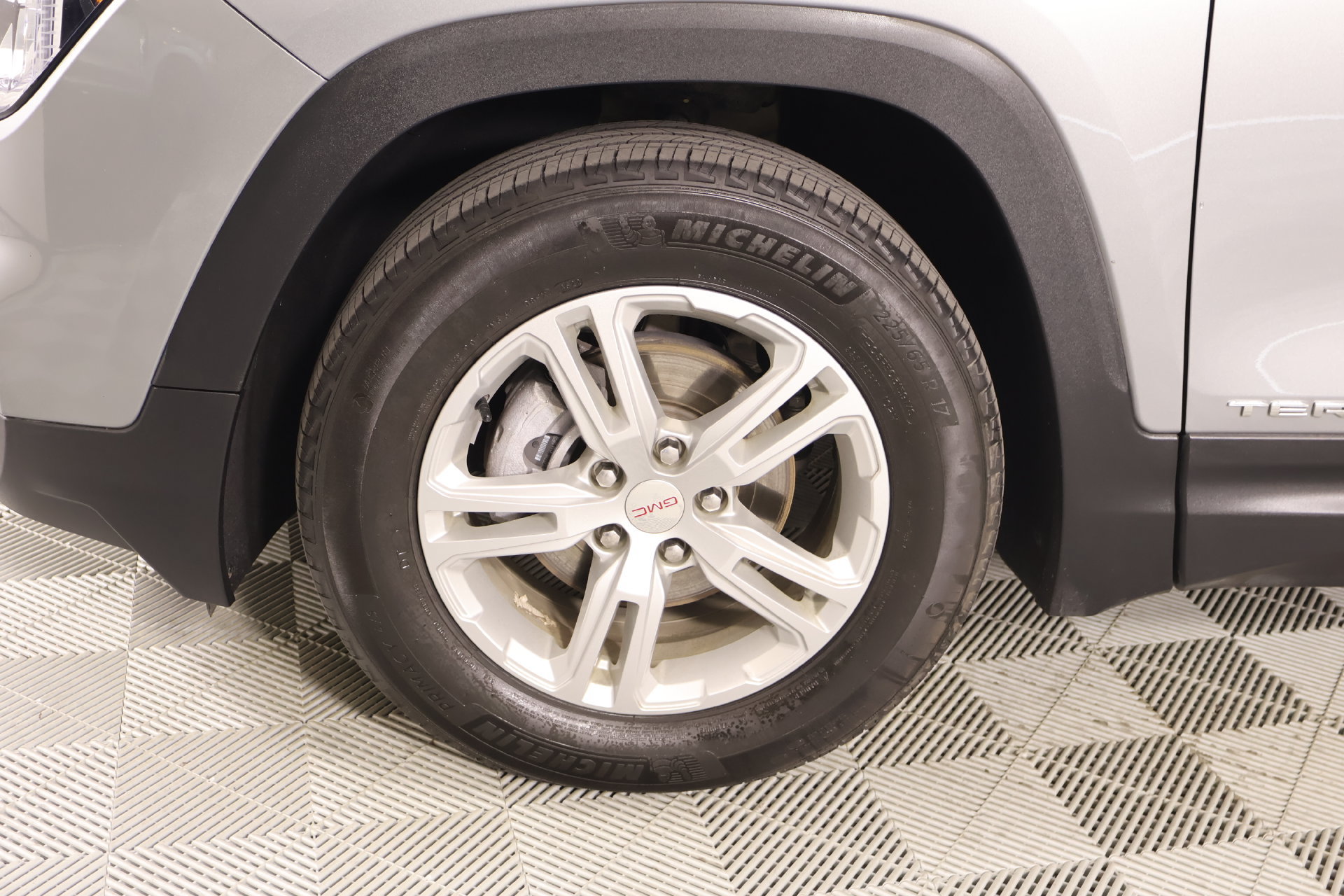 Used 2023 GMC Terrain SLE w/ LPO, Floor Liner Package FWD image 16