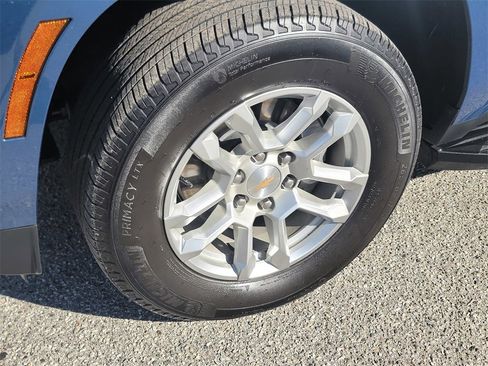 Used 2025 Chevrolet Suburban LT w/ Comfort Package image 11