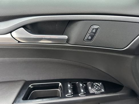 Used 2015 Ford Fusion SE image 13