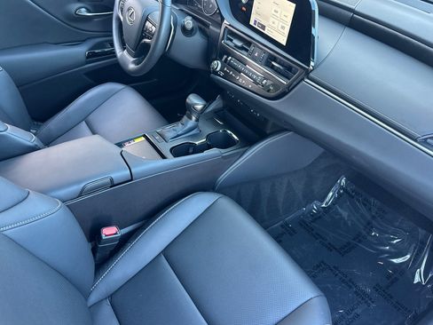 Certified 2025 Lexus ES 350 w/ Premium Package FWD image 31
