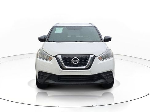 Used 2019 Nissan Kicks S FWD image 2