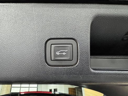 Used 2025 Chevrolet Equinox EV RS FWD image 43