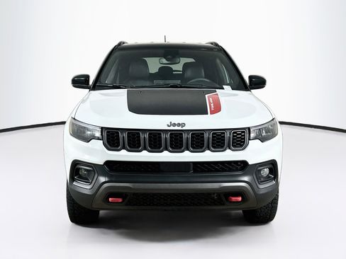 Used 2025 Jeep Compass Trailhawk AWD/4WD image 2
