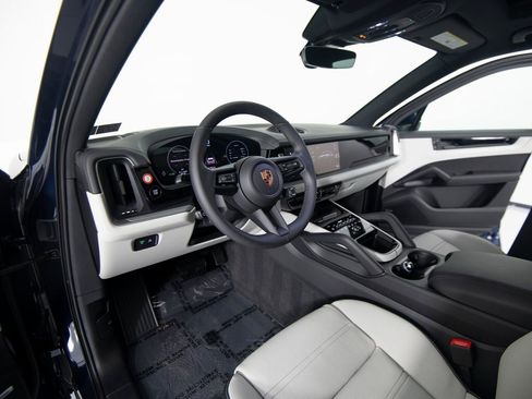 New 2026 Porsche Cayenne image 5
