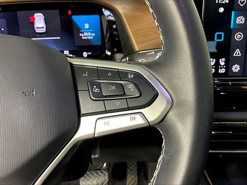 Used 2024 Volkswagen Atlas SE image 11