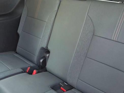 Used 2025 GMC Acadia AT4 w/ Super Cruise Package AWD/4WD image 7