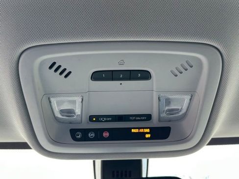 Used 2019 Chevrolet Traverse LT image 39