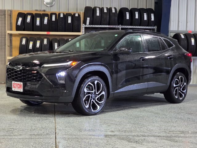 Used 2024 Chevrolet Trax RS w/ Sunroof Package FWD image 3