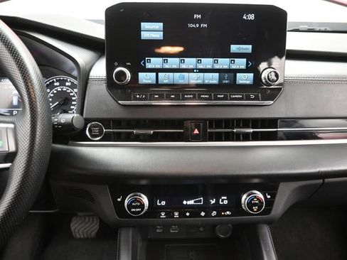 Used 2024 Mitsubishi Outlander SE image 11