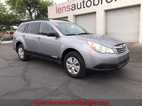 Used 2011 Subaru Outback 2.5i image 2