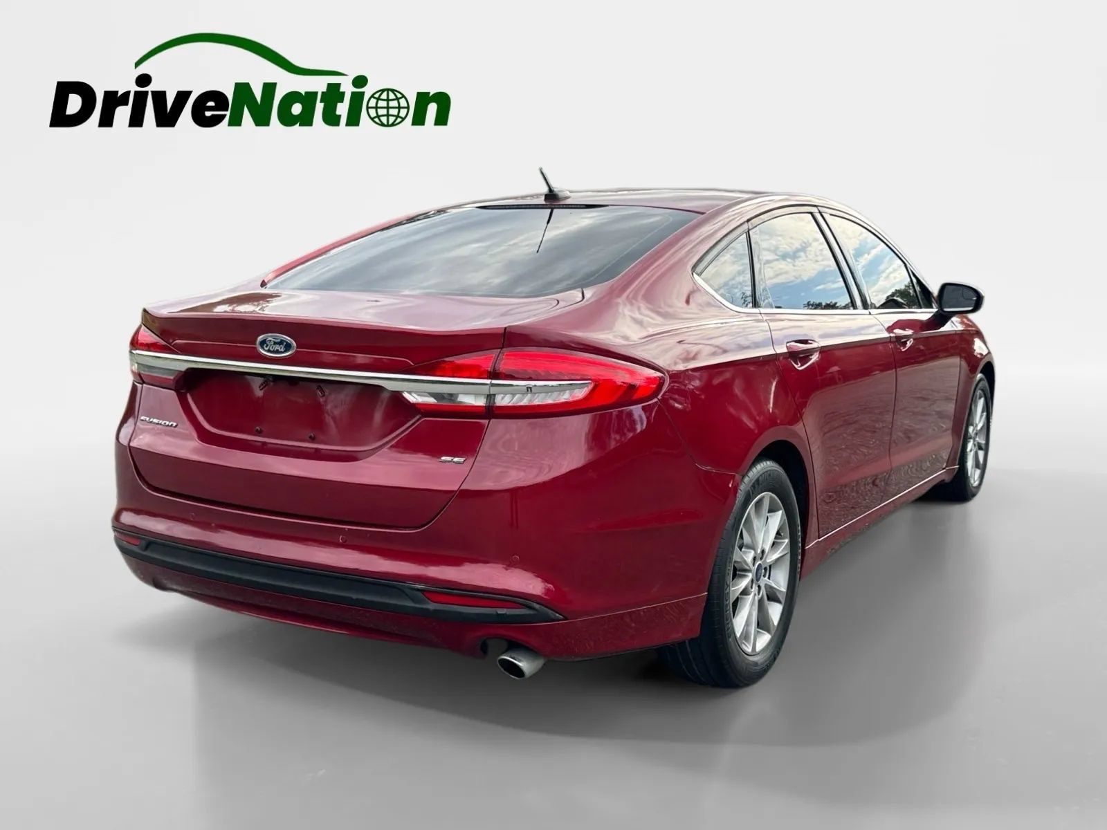 Used 2017 Ford Fusion SE w/ Fusion SE Technology Package FWD image 5