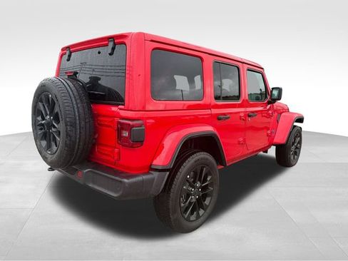 Used 2025 Jeep Wrangler Unlimited Sahara w/ Safety Group AWD/4WD image 7