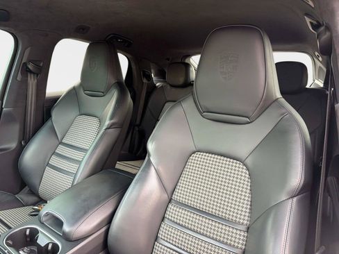 Used 2021 Porsche Cayenne GTS AWD/4WD image 19