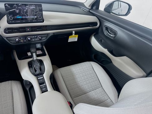 Certified 2025 Honda HR-V LX image 16