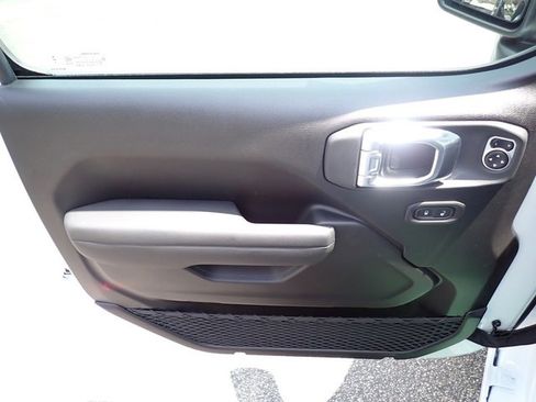 New 2025 Jeep Gladiator Sport image 16