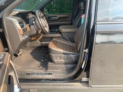 Used 2025 GMC Yukon XL Denali Ultimate AWD/4WD image 18