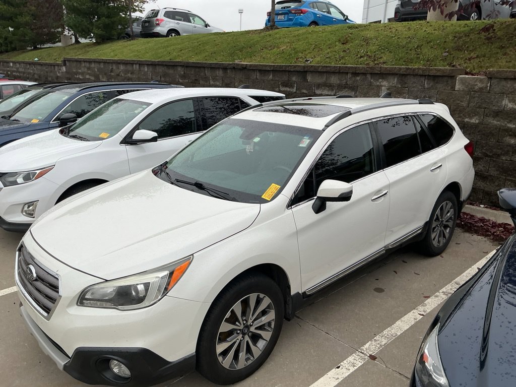 Used 2017 Subaru Outback 2.5i Touring w/ Popular Package #5A AWD/4WD image 3