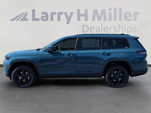 New 2026 Jeep Grand Cherokee L Limited w/ Limited Altitude Package AWD/4WD image 2