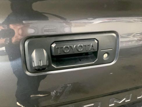 Used 2023 Toyota Tacoma SR5 AWD/4WD image 31