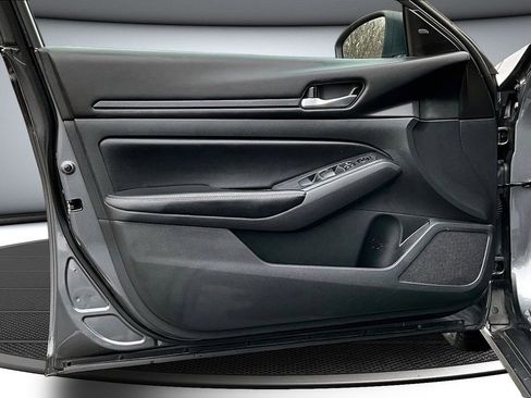 Used 2024 Nissan Altima 2.5 SV image 18