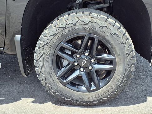 Used 2020 Chevrolet Silverado 1500 Custom Trail Boss w/ Custom Convenience Package AWD/4WD image 9