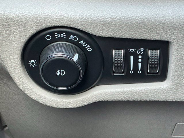 Used 2021 Chrysler Pacifica Touring-L FWD image 33