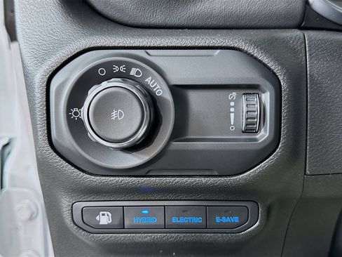 Used 2023 Jeep Wrangler Unlimited Sahara AWD/4WD image 16