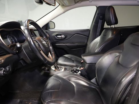 Used 2015 Jeep Cherokee Limited image 12