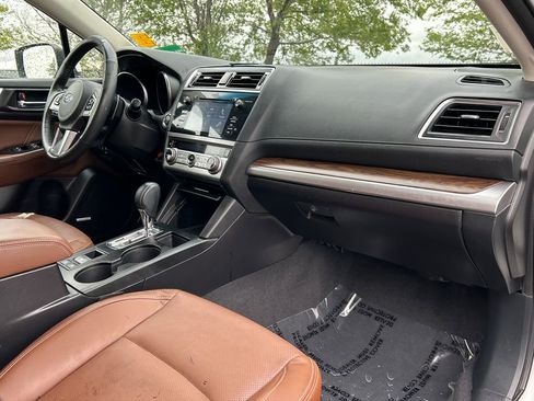 Used 2017 Subaru Outback 3.6R Touring AWD/4WD image 7