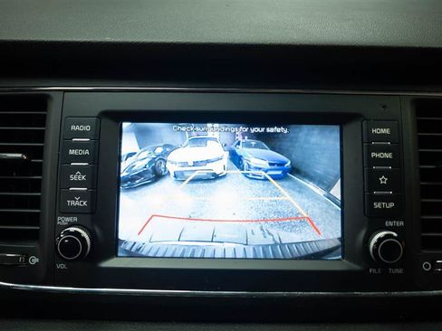 Used 2020 Kia Sedona LX FWD image 23
