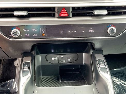 Certified 2025 Kia Sorento S w/ Panoramic Sunroof Package image 25