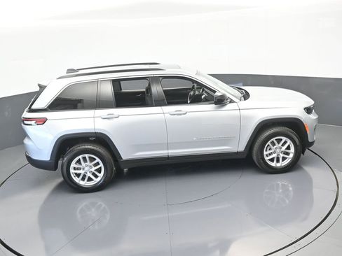 Used 2024 Jeep Grand Cherokee Laredo X image 53