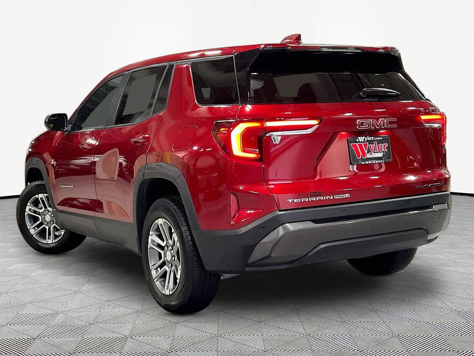 Used 2025 GMC Terrain Elevation AWD/4WD image 4