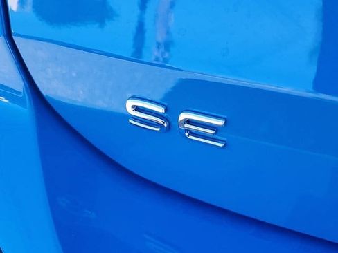 New 2026 Volkswagen Taos SE FWD image 6