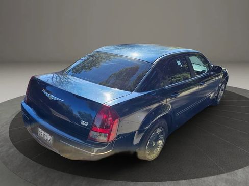 Used 2005 Chrysler 300 Touring image 10