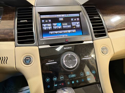 Used 2014 Ford Taurus Limited w/ Equipment Group 301A image 20