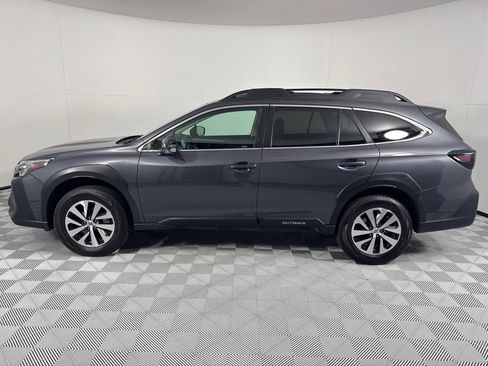 Used 2023 Subaru Outback Premium image 9