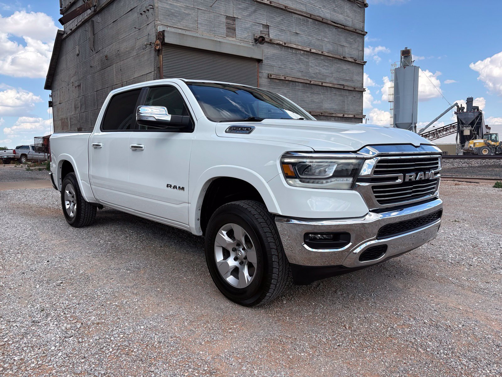 Used 2022 RAM 1500 Laramie AWD/4WD image 2