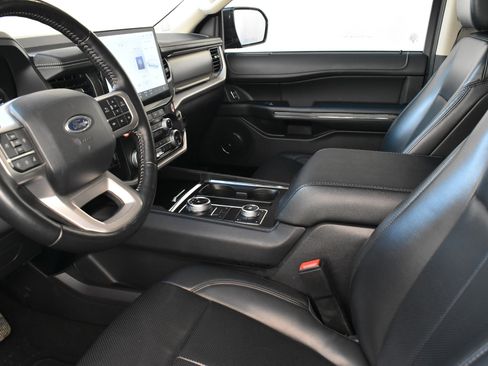 Used 2024 Ford Expedition XLT image 21