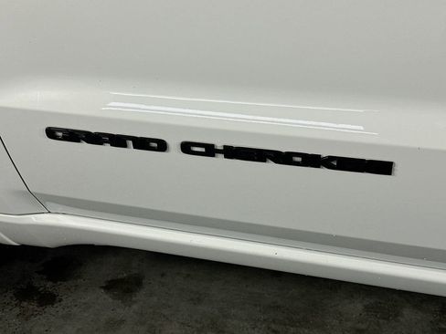 Used 2019 Jeep Grand Cherokee Altitude RWD image 28