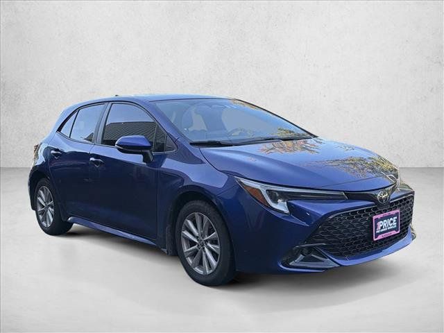 Used 2025 Toyota Corolla SE w/ SE Package FWD image 3