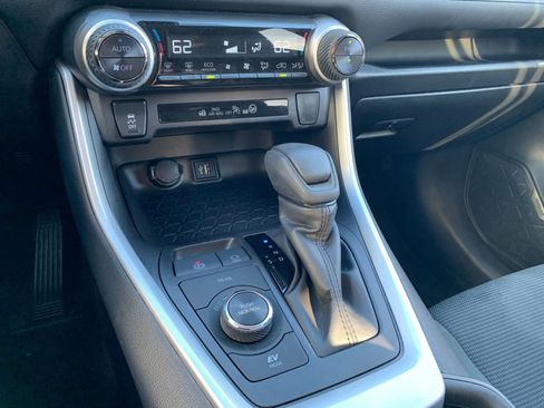 Used 2025 Toyota RAV4 LE image 40